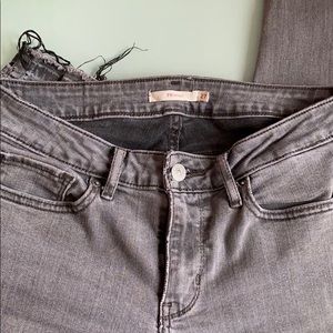 Grey Levi’s jeans!